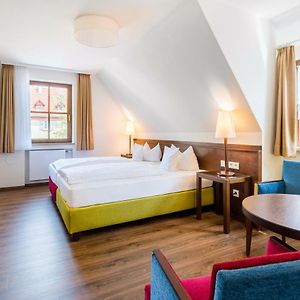 Zimmer mit Kingsize-Bett